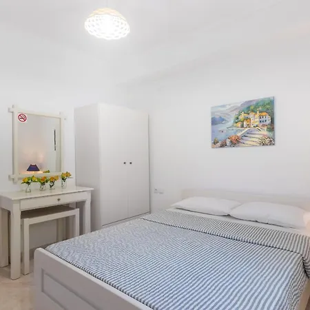 Hotel Lena *